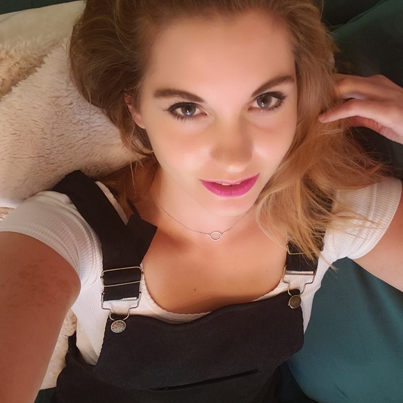 Meet your Posher, Genevieve - Picture 6 of 6